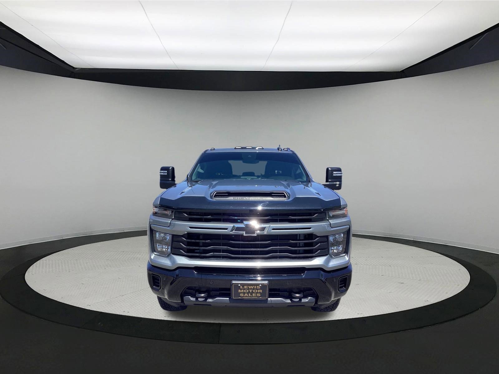 Used 2025 Chevrolet Silverado 2500 Custom w/ Custom Value Package AWD/4WD image 3