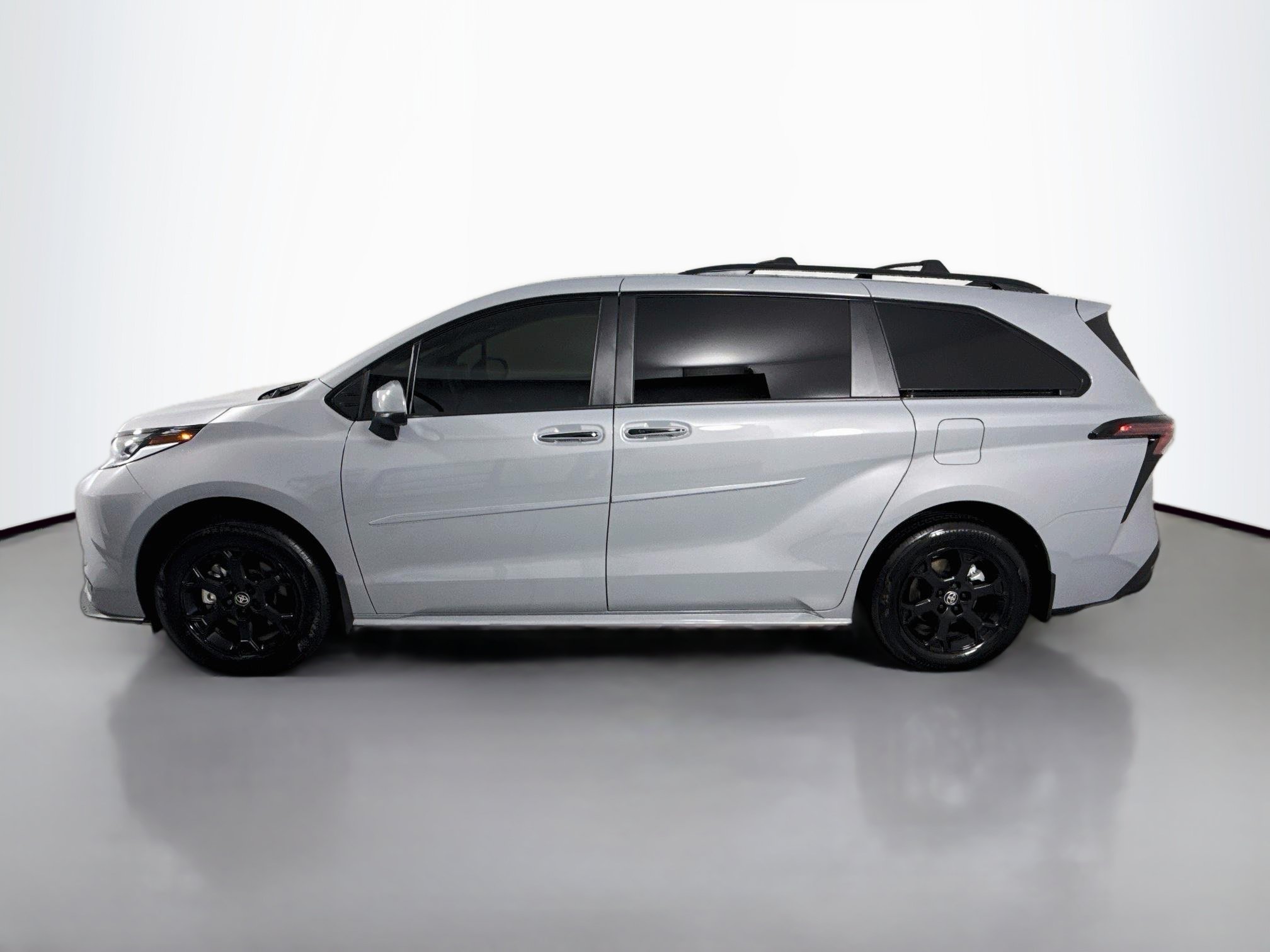 Used 2026 Toyota Sienna XLE Woodland Edition AWD/4WD image 4