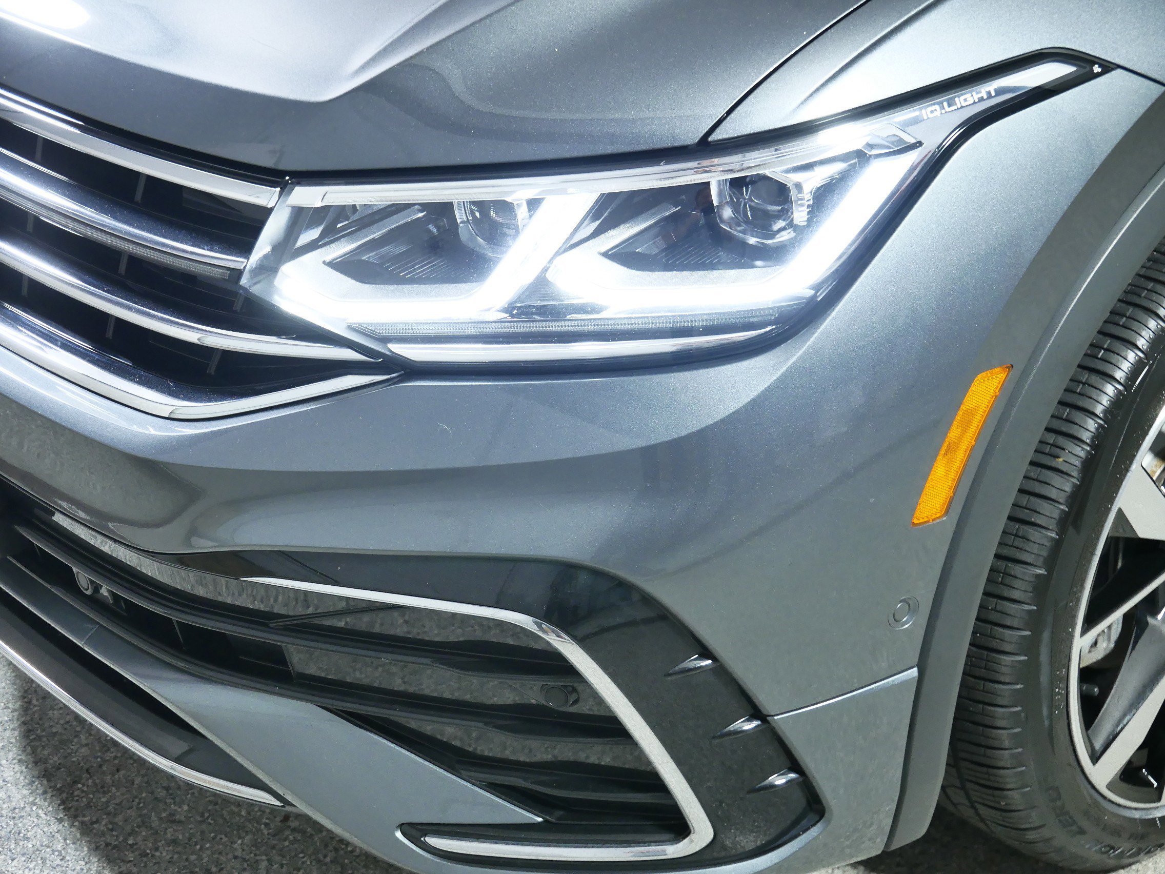 Used 2023 Volkswagen Tiguan SEL R-Line image 16