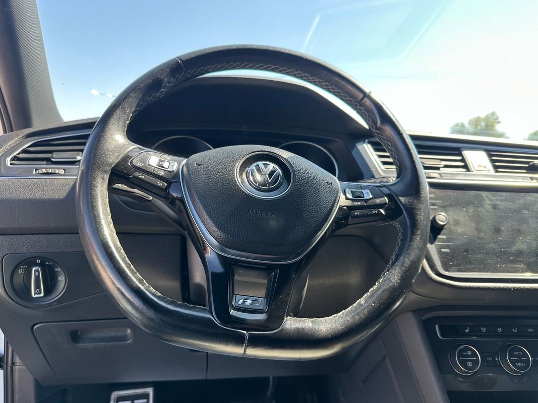 Used 2020 Volkswagen Tiguan SE R-Line w/ 3rd Row Seat Package image 40