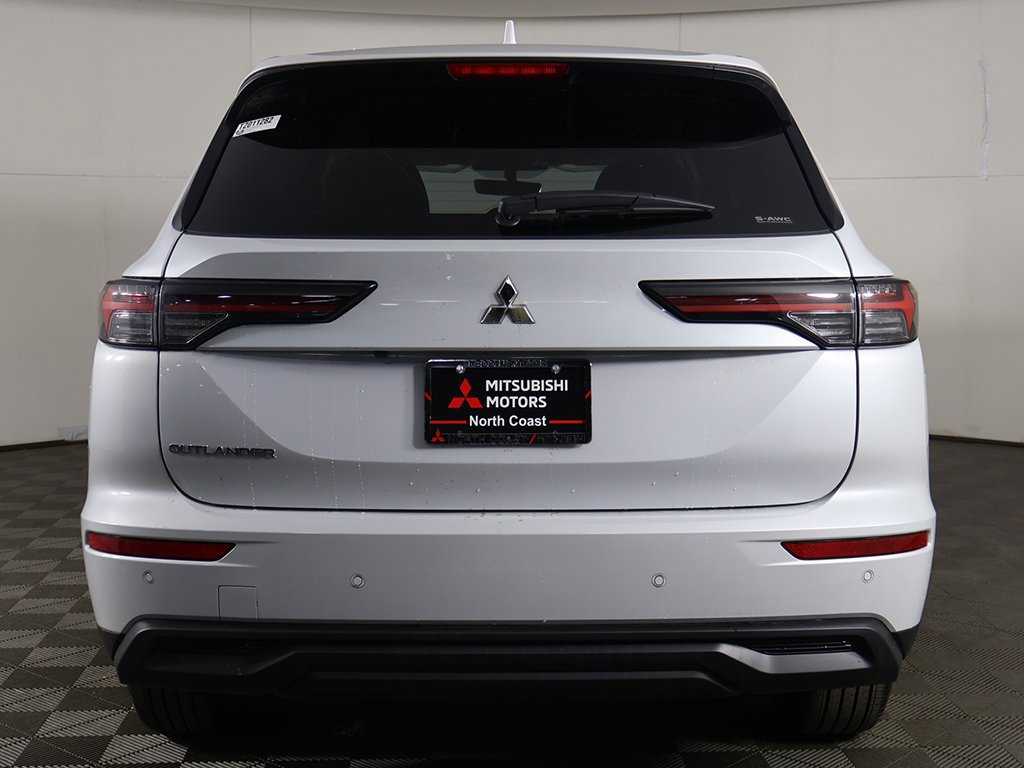 New 2026 Mitsubishi Outlander ES AWD/4WD image 11