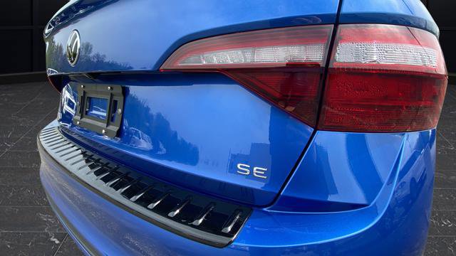 Used 2023 Volkswagen Jetta SE w/ Panoramic Sunroof Package FWD image 34