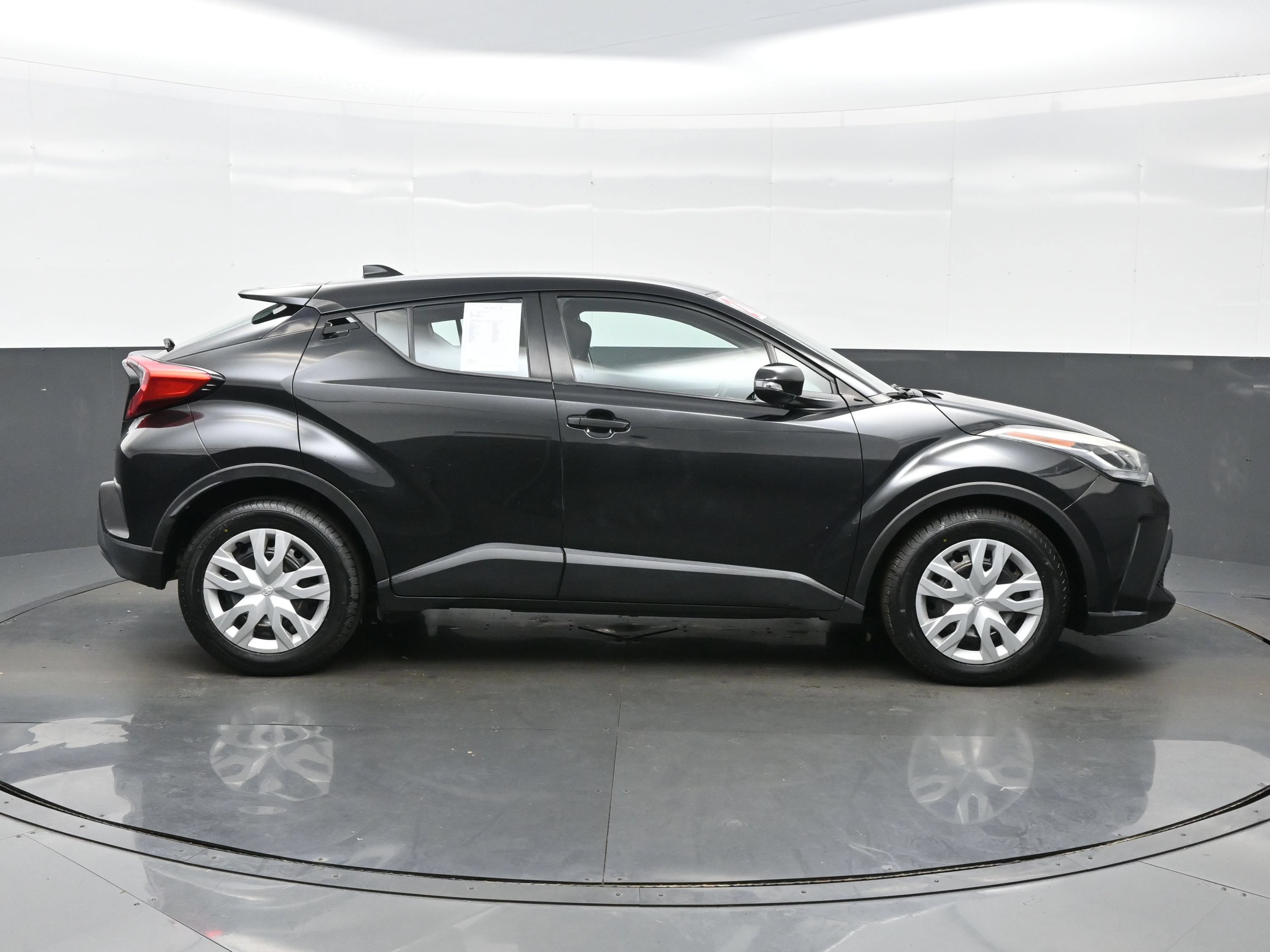 Used 2021 Toyota C-HR LE FWD image 7