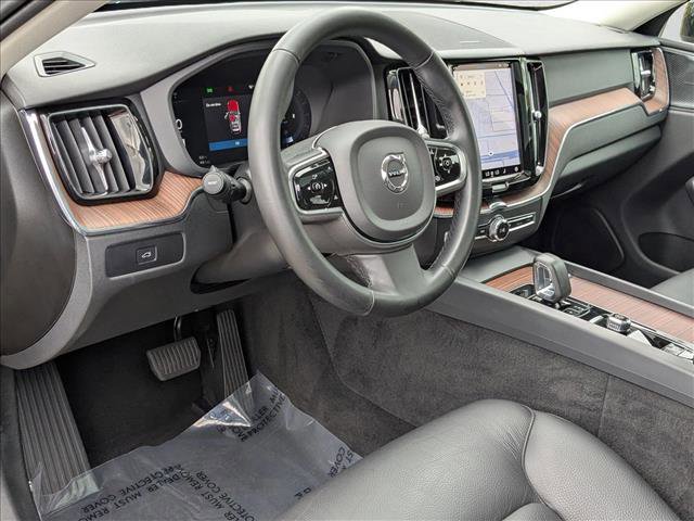 Used 2024 Volvo XC60 B5 Plus image 9