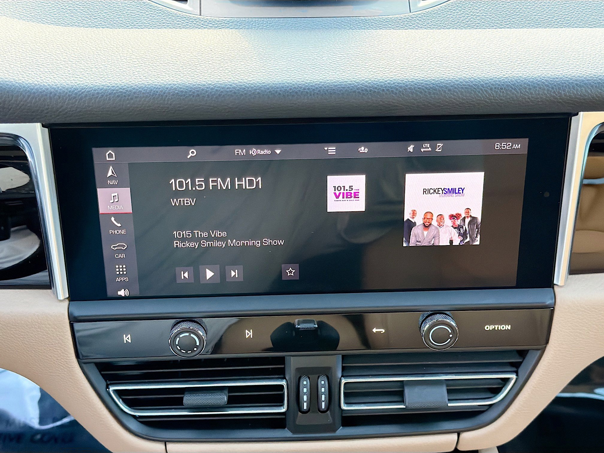 Used 2022 Porsche Macan image 32