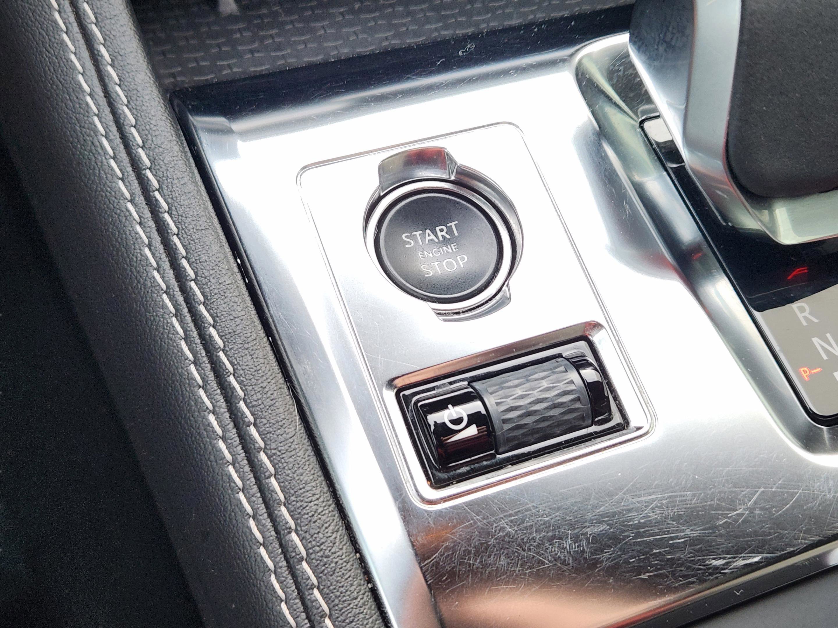 Certified 2024 Jaguar F-PACE R-Dynamic S image 17