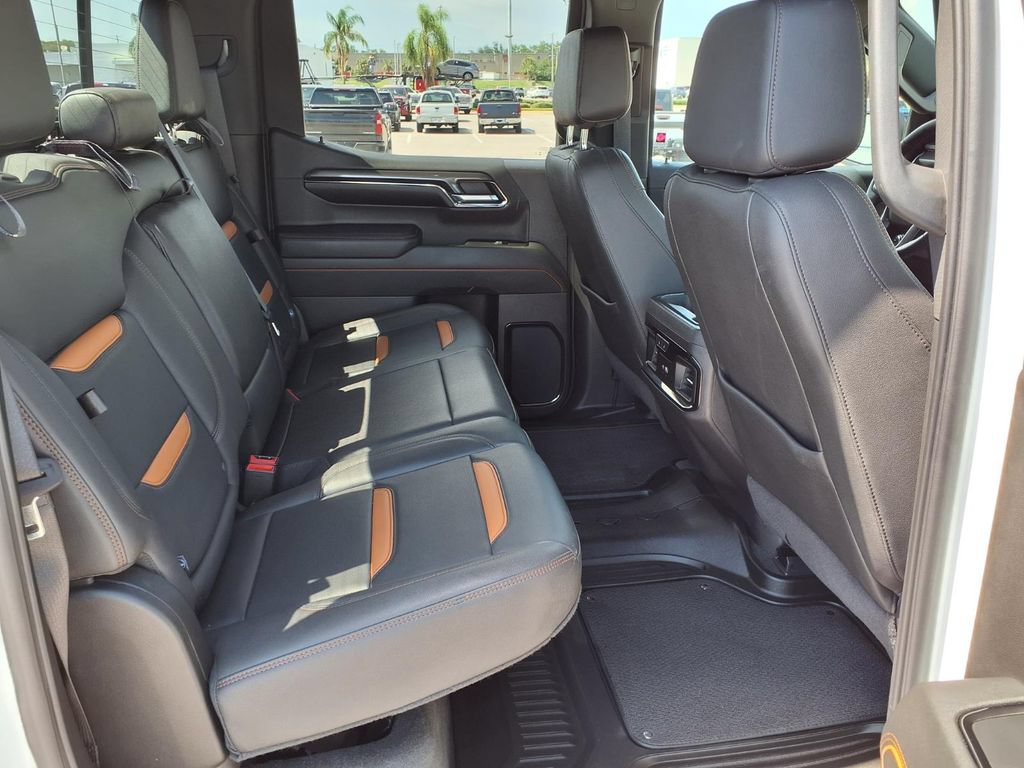 Used 2024 GMC Sierra 1500 AT4 w/ Technology Package AWD/4WD image 17