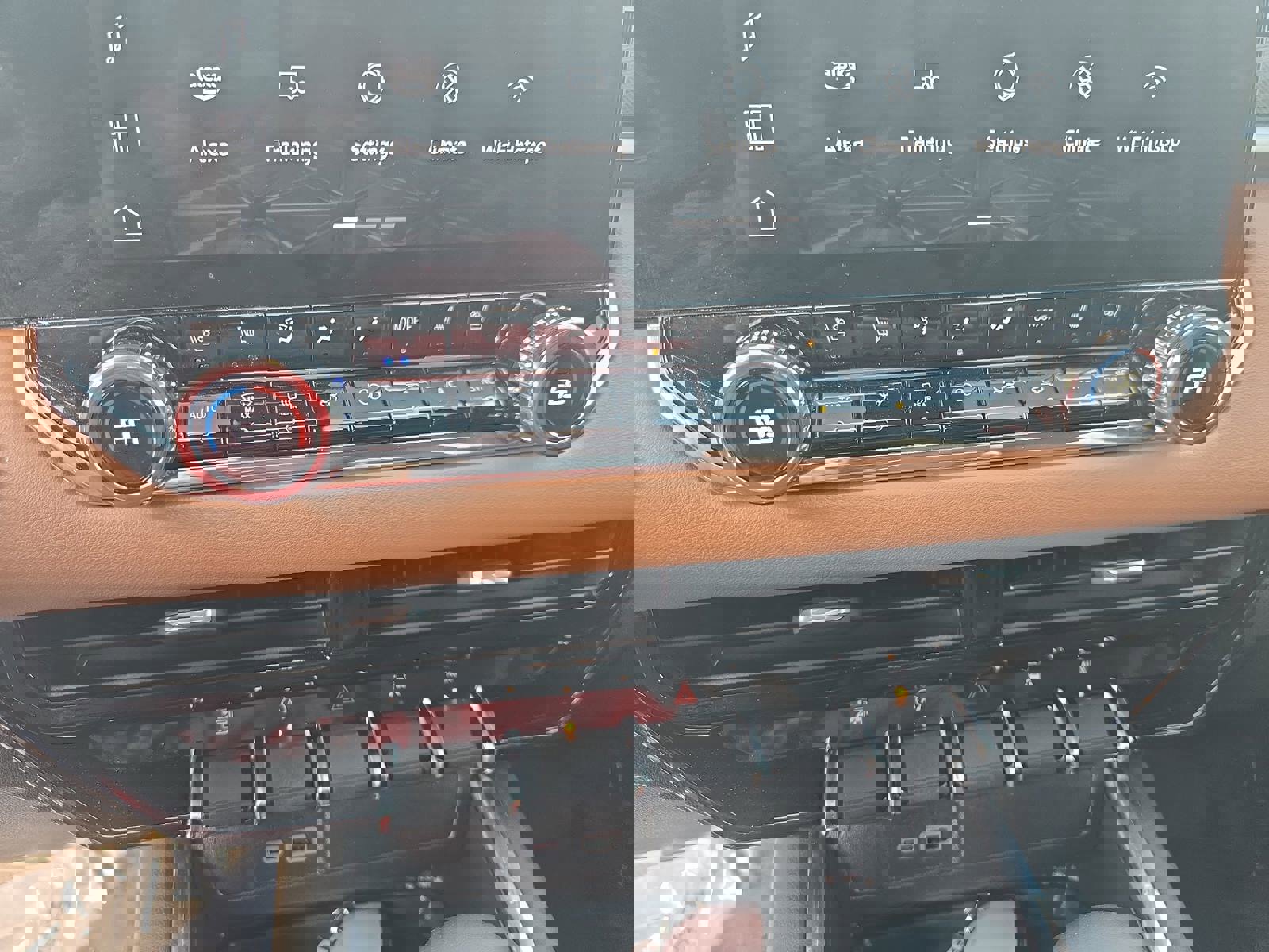 Used 2025 GMC Canyon AT4 w/ Nightfall Edition image 23