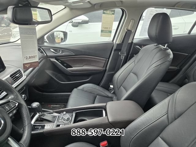 Used 2018 MAZDA MAZDA3 Grand Touring w/ Premium Equipment Package FWD image 3
