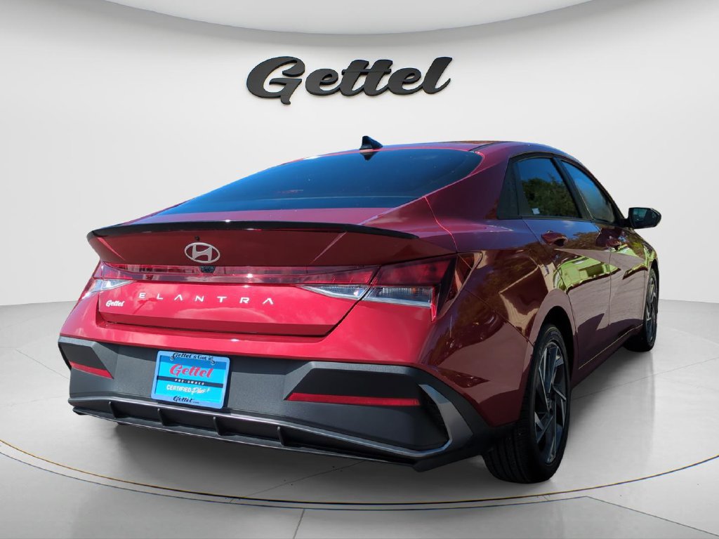 Certified 2025 Hyundai Elantra Sport FWD image 5