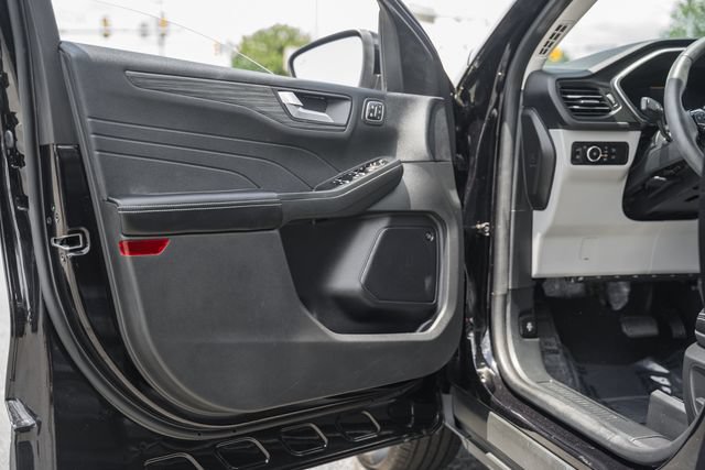 Used 2023 Ford Escape SE w/ PHEV Premium Package FWD image 38