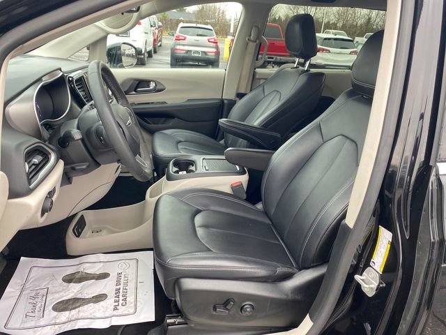 Used 2024 Chrysler Pacifica Touring-L FWD image 13