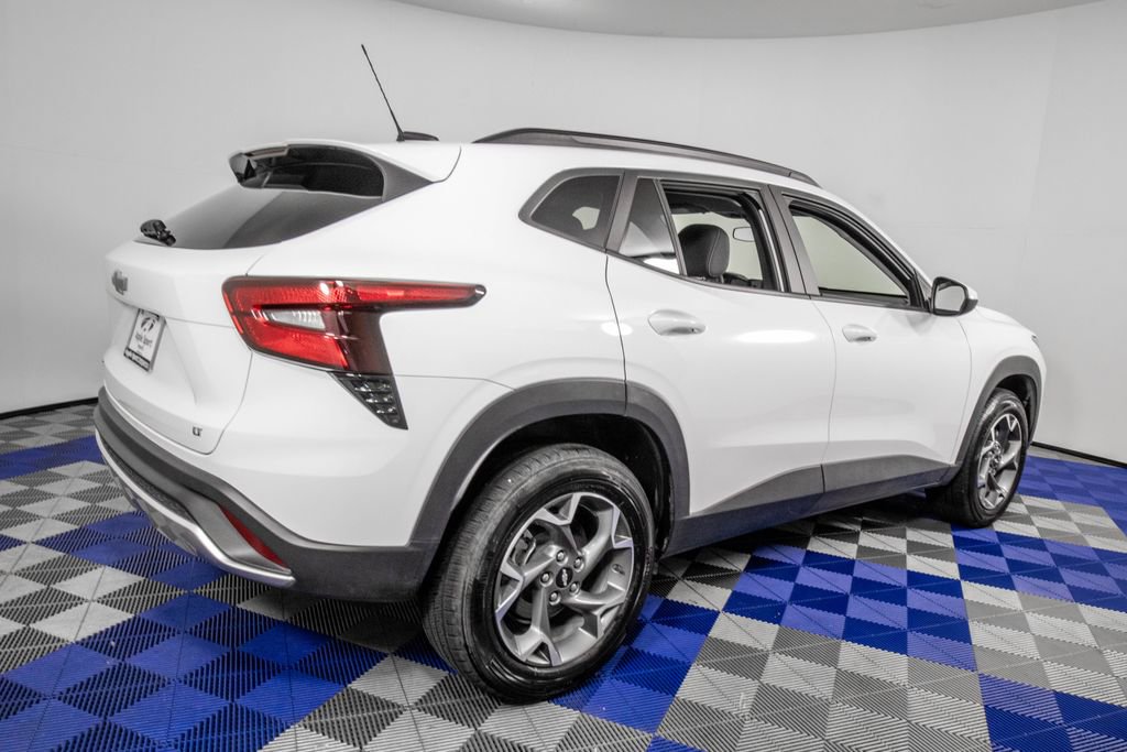 Used 2025 Chevrolet Trax LT image 5