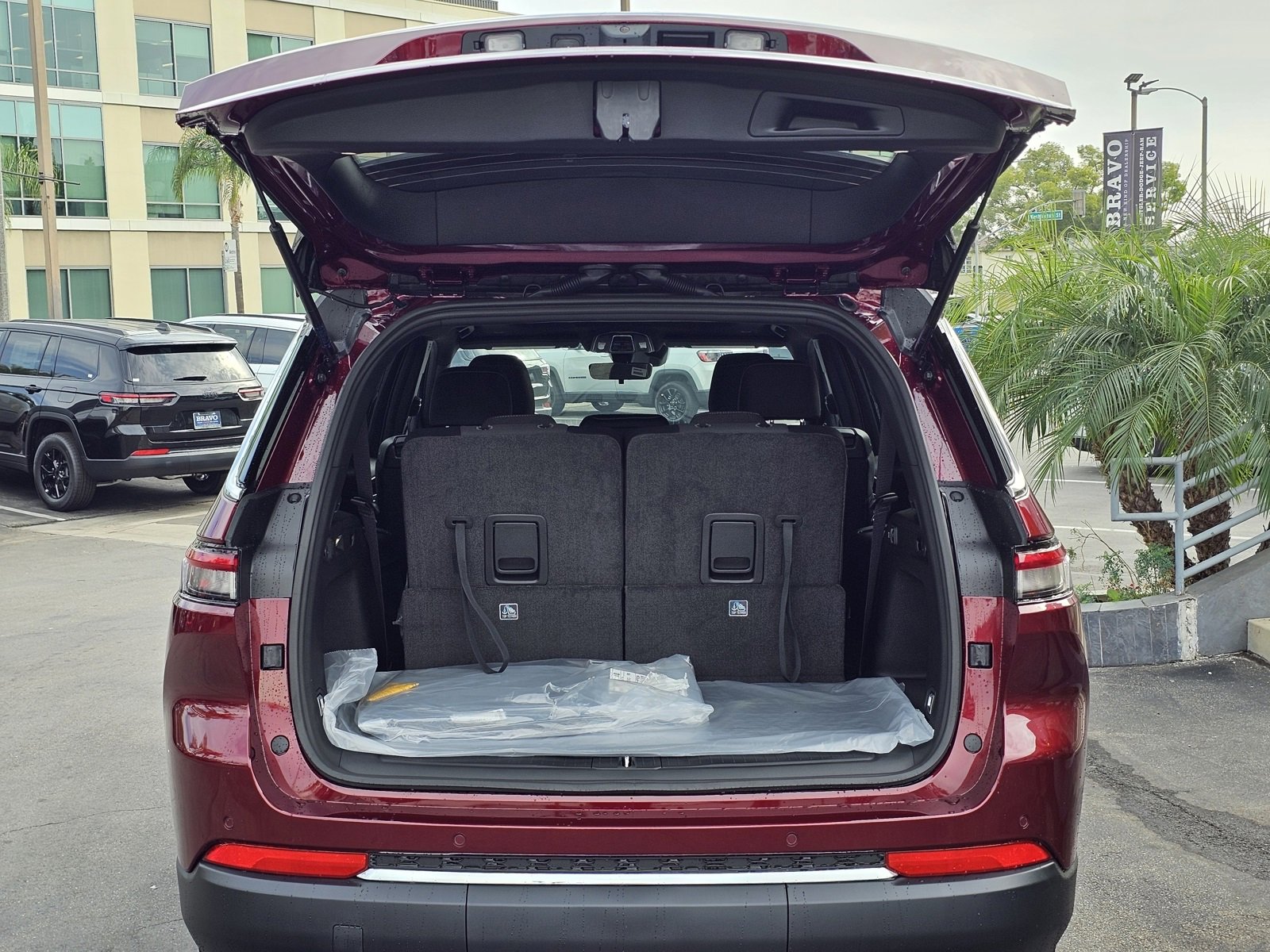 New 2025 Jeep Grand Cherokee L Laredo image 7