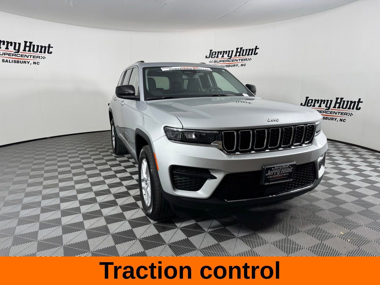 Used 2023 Jeep Grand Cherokee Laredo X image 6