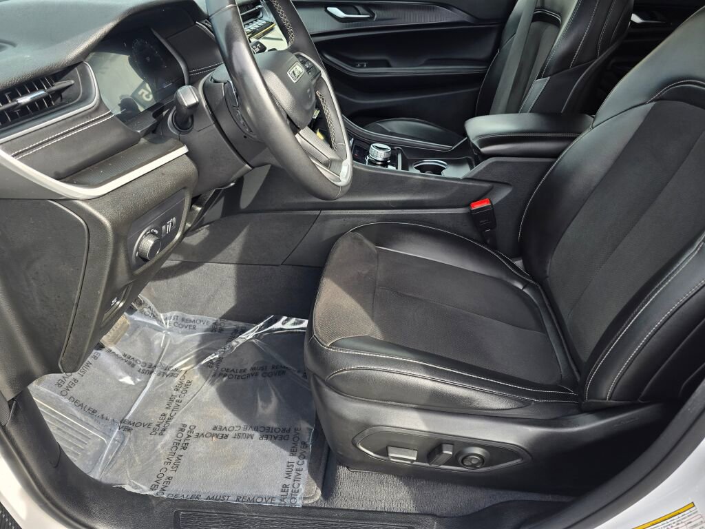 Used 2023 Jeep Grand Cherokee Altitude image 24