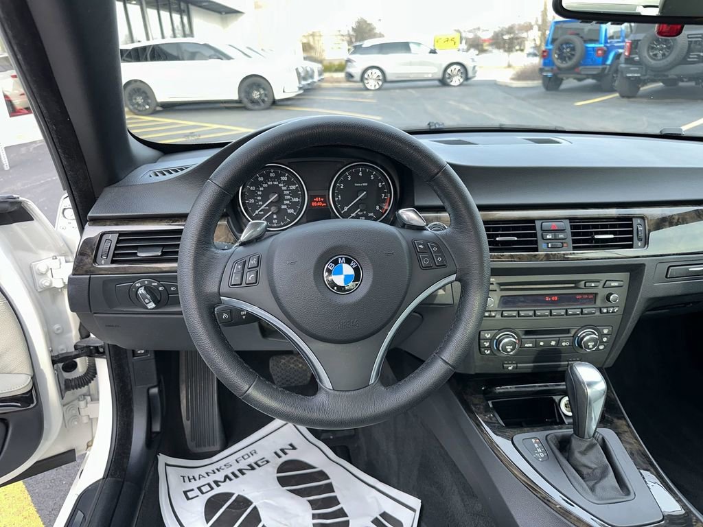 Used 2009 BMW 335i Convertible image 11