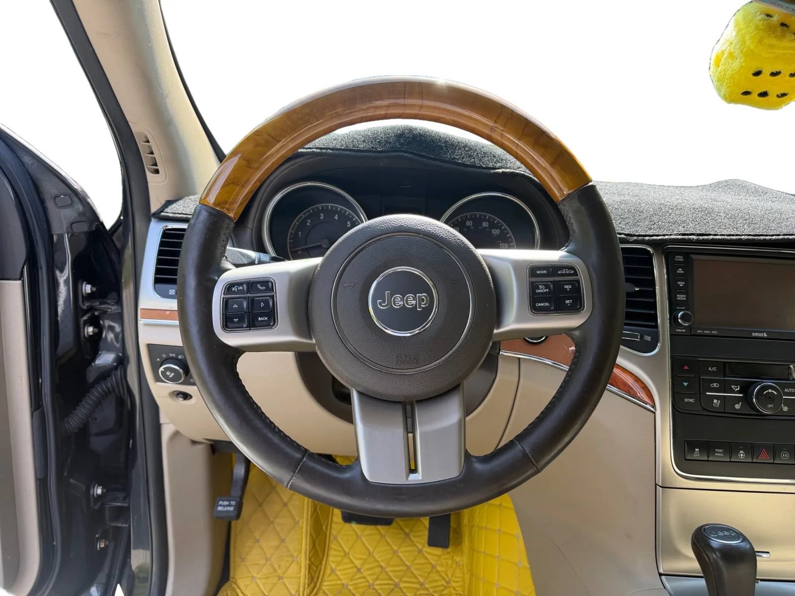 Used 2012 Jeep Grand Cherokee Overland AWD/4WD image 11