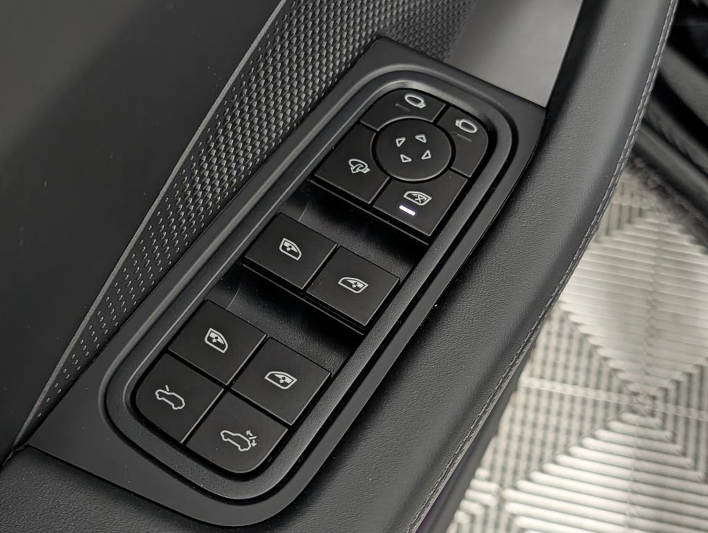 New 2026 Porsche Macan Turbo Electric image 27