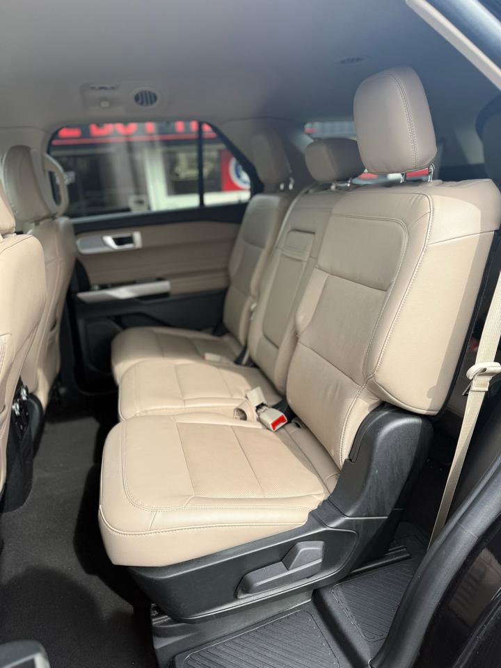 Used 2023 Ford Explorer Limited image 12