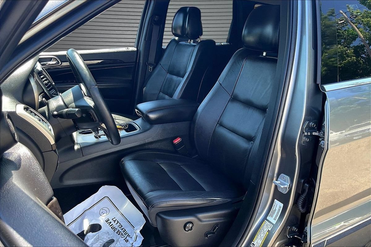 Used 2013 Jeep Grand Cherokee Laredo AWD/4WD image 19