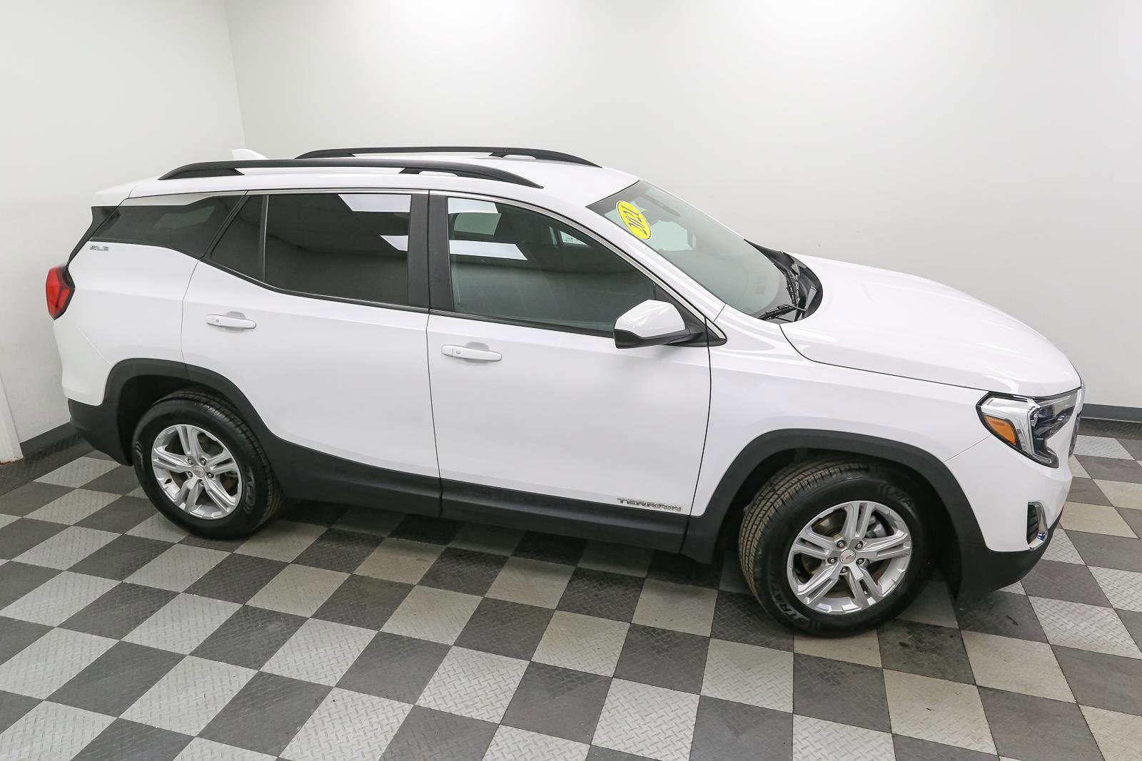 Used 2021 GMC Terrain SLE w/ Driver Convenience Package image 5