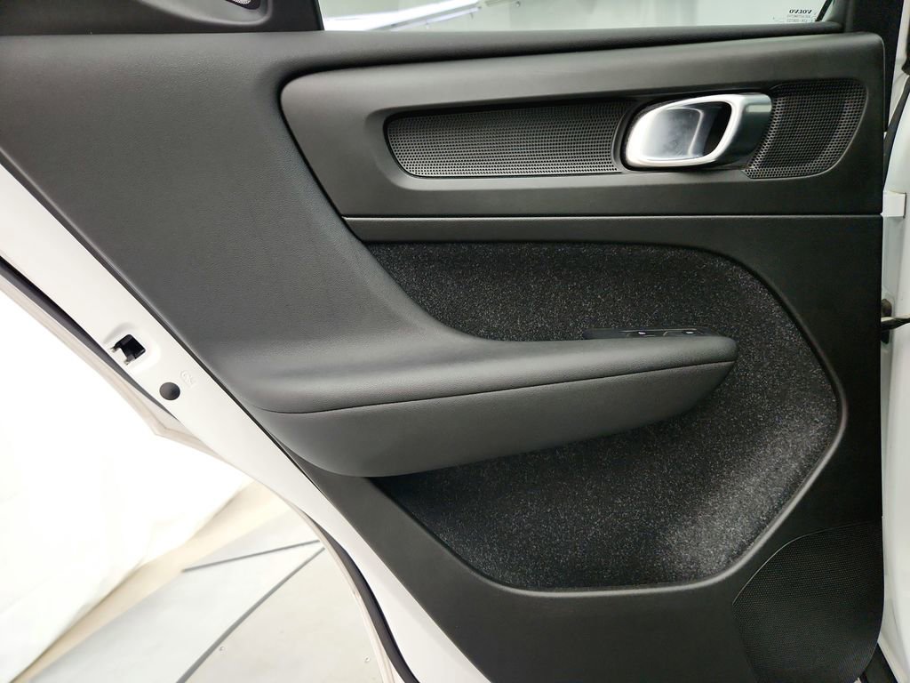 Used 2019 Volvo XC40 T5 R-Design AWD/4WD image 32