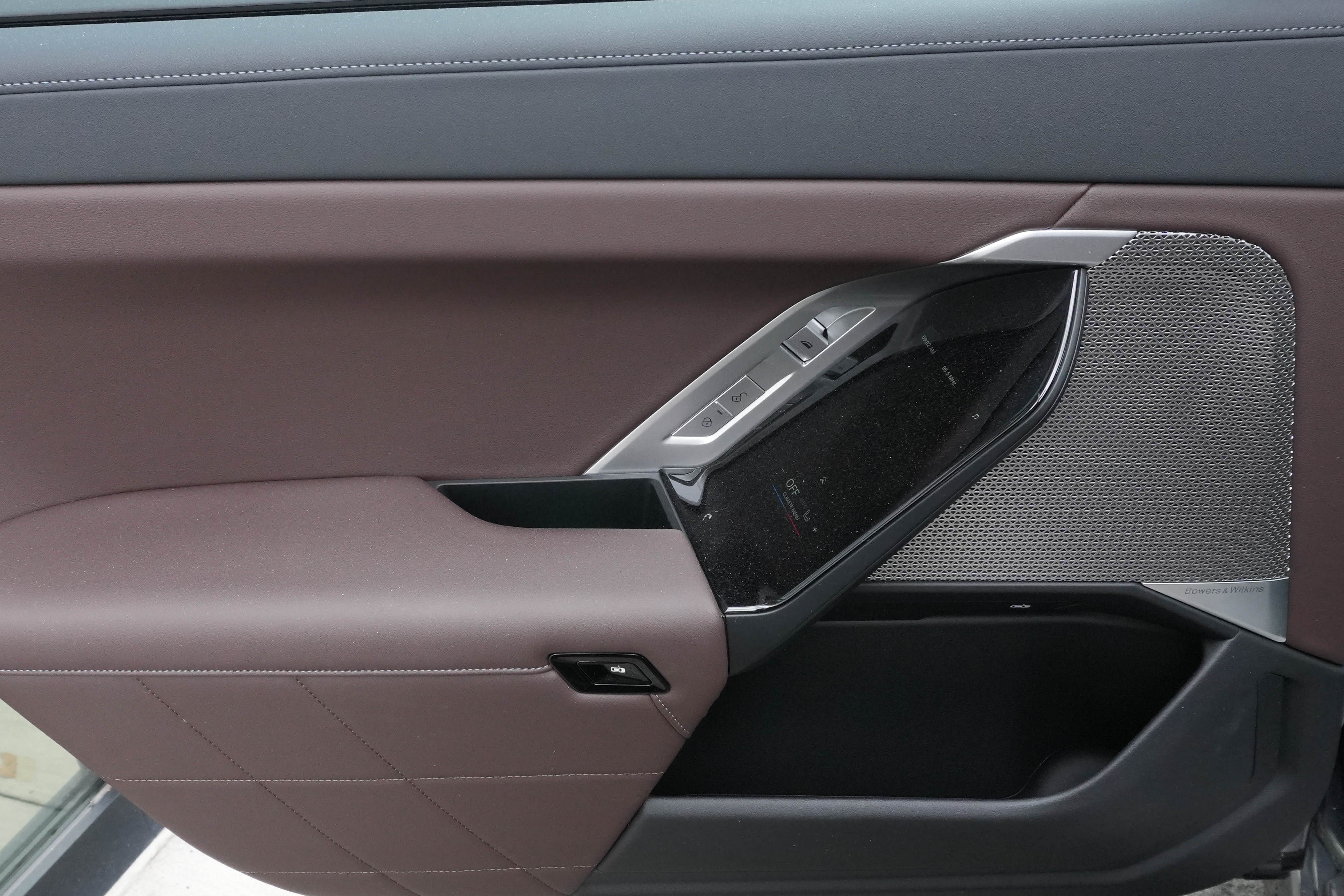 Certified 2023 BMW 740i RWD image 30