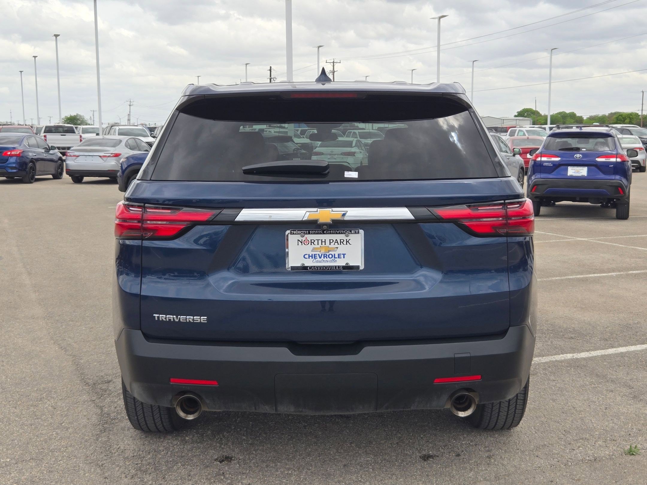 Used 2022 Chevrolet Traverse LS image 4