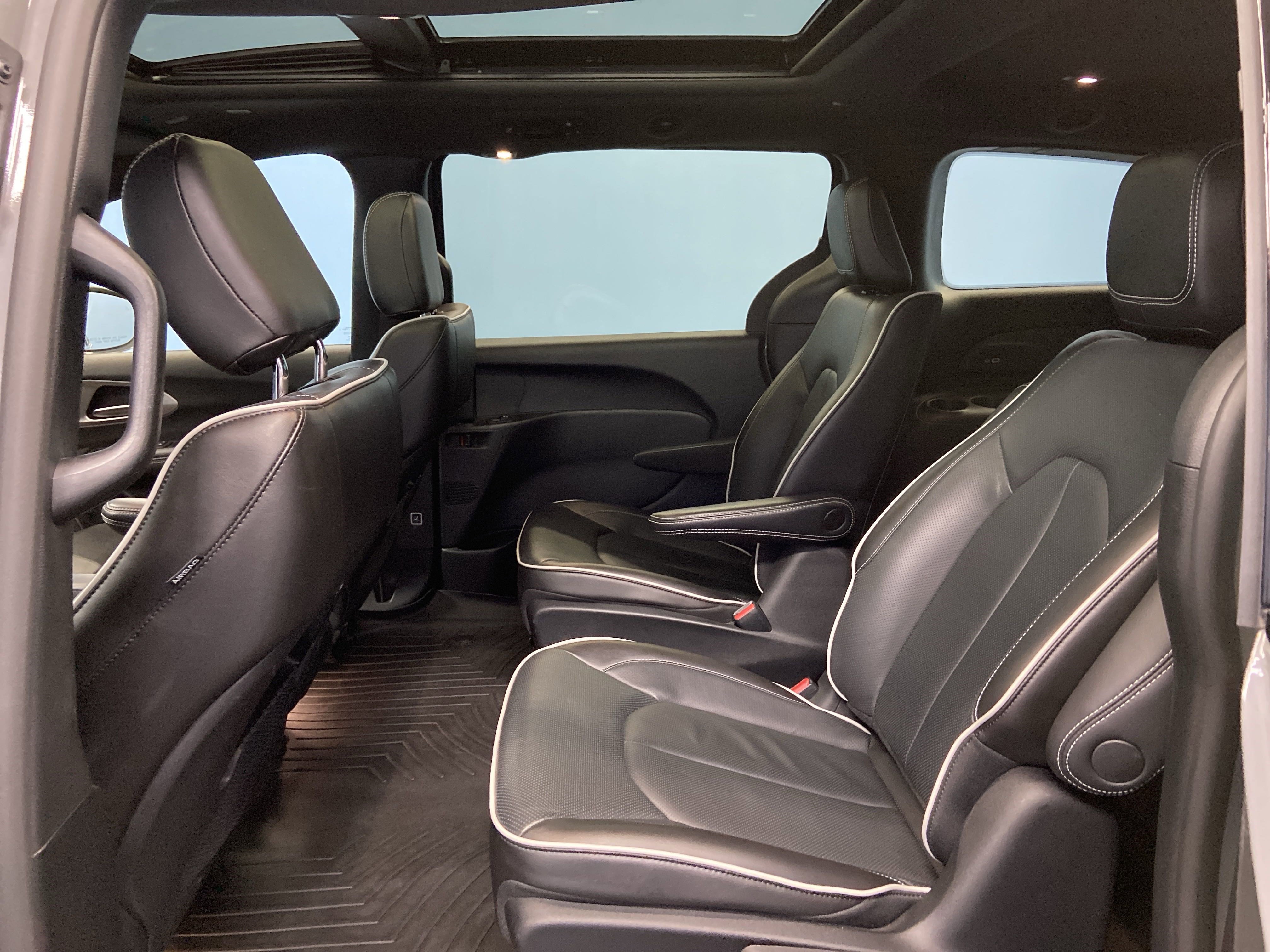 Used 2022 Chrysler Pacifica Limited w/ S Appearance Package image 29