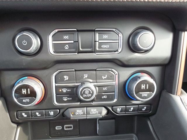 Used 2024 Chevrolet Suburban High Country image 21