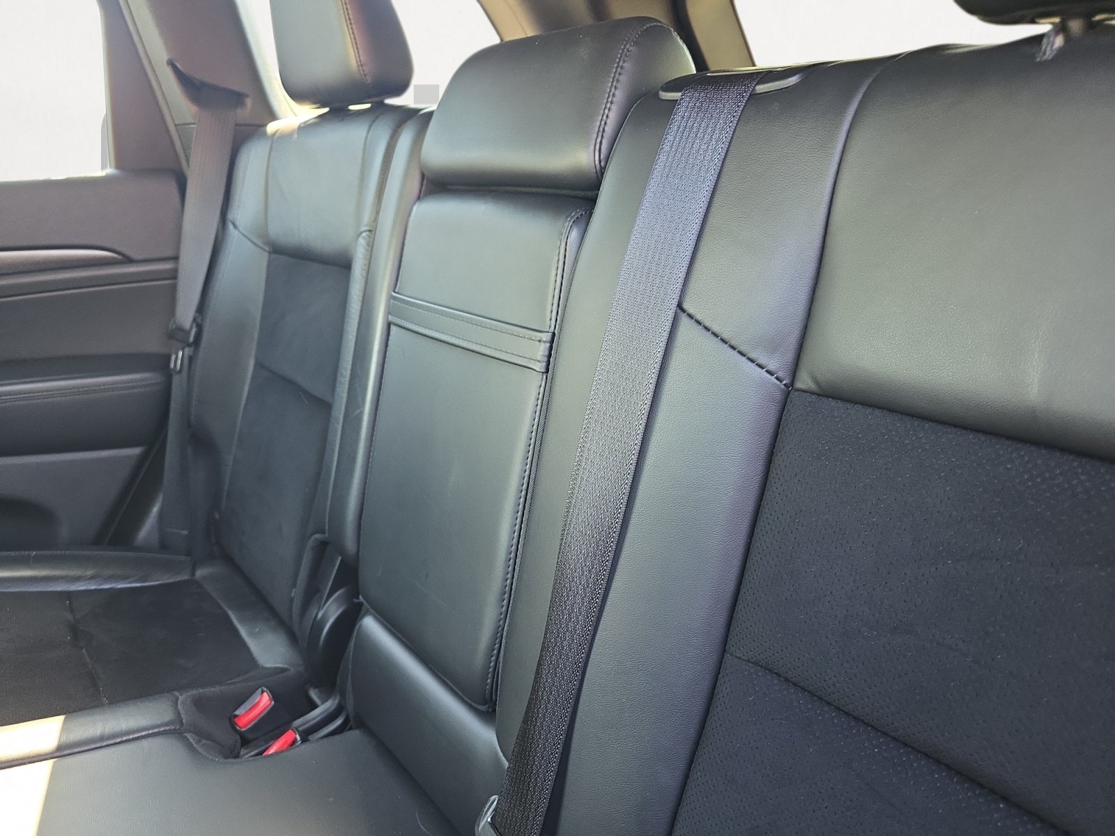 Used 2018 Jeep Grand Cherokee Altitude RWD image 22
