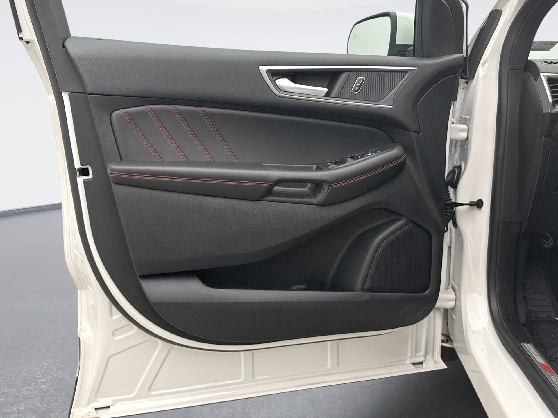 Used 2024 Ford Edge ST-Line image 9