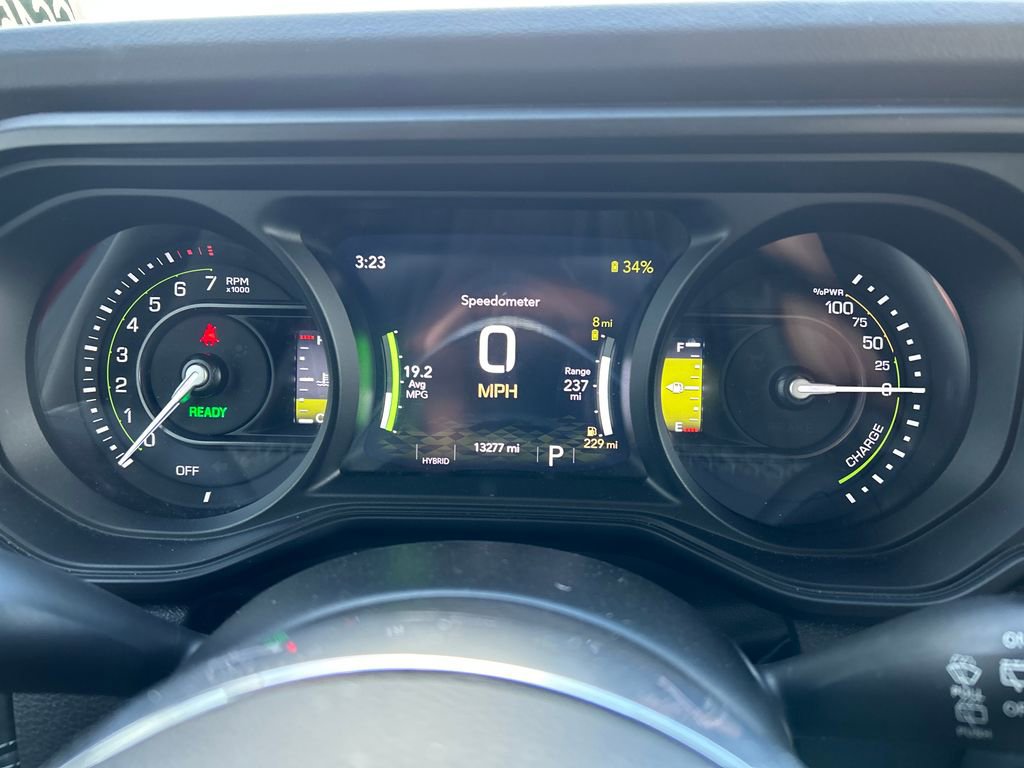 Used 2025 Jeep Wrangler Unlimited Sahara w/ Safety Group AWD/4WD image 16
