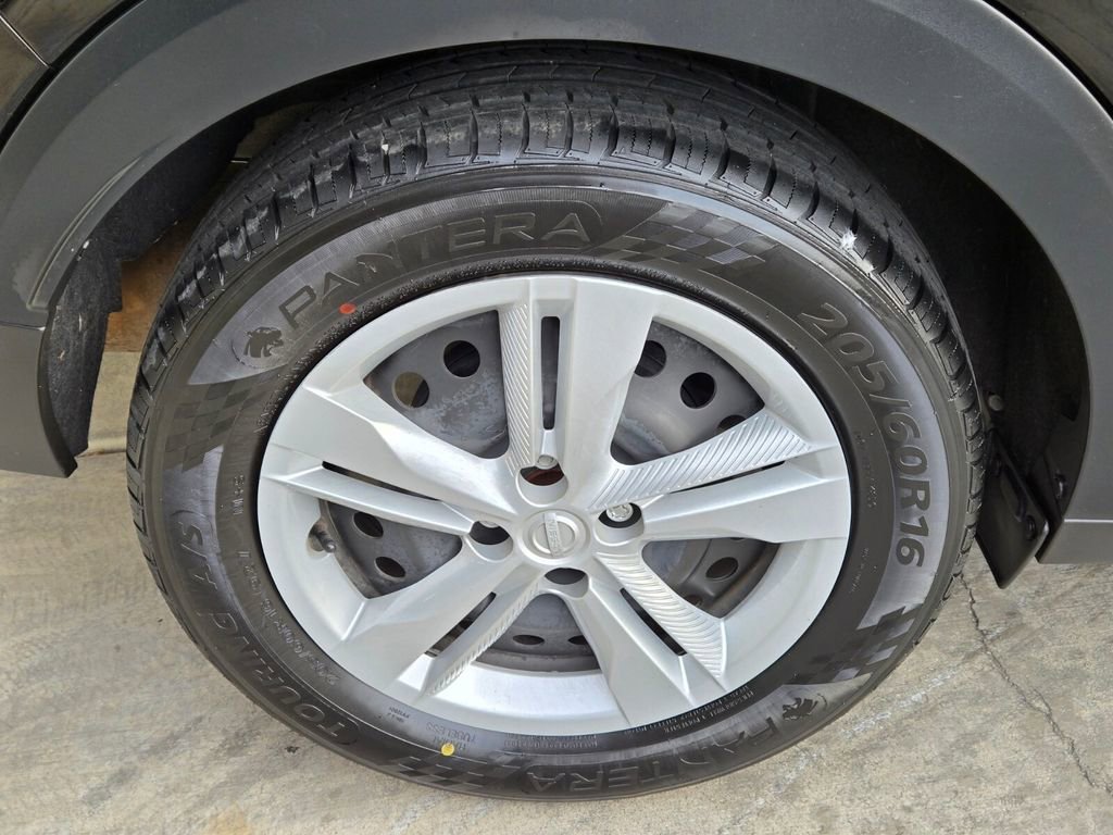 Used 2024 Nissan Kicks S FWD image 9