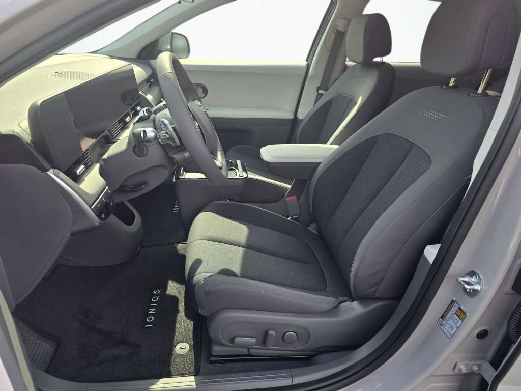 New 2025 Hyundai Ioniq 5 SE AWD/4WD image 18