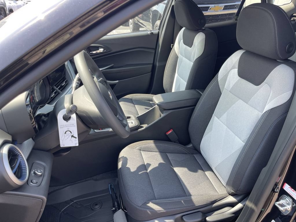 New 2026 Chevrolet Trax LS w/ LS Convenience Package FWD image 11