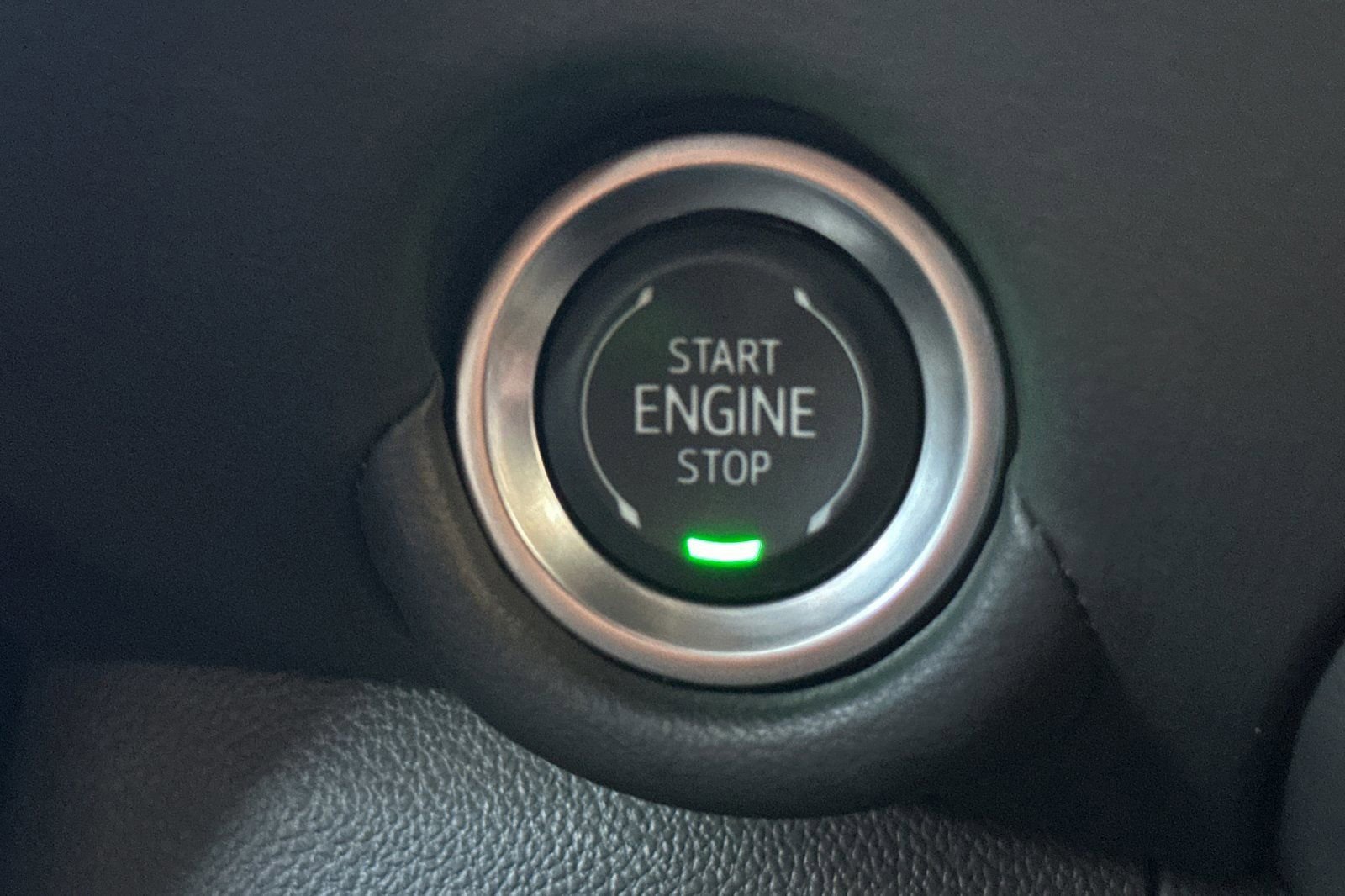 Certified 2025 Chevrolet Suburban RST image 25