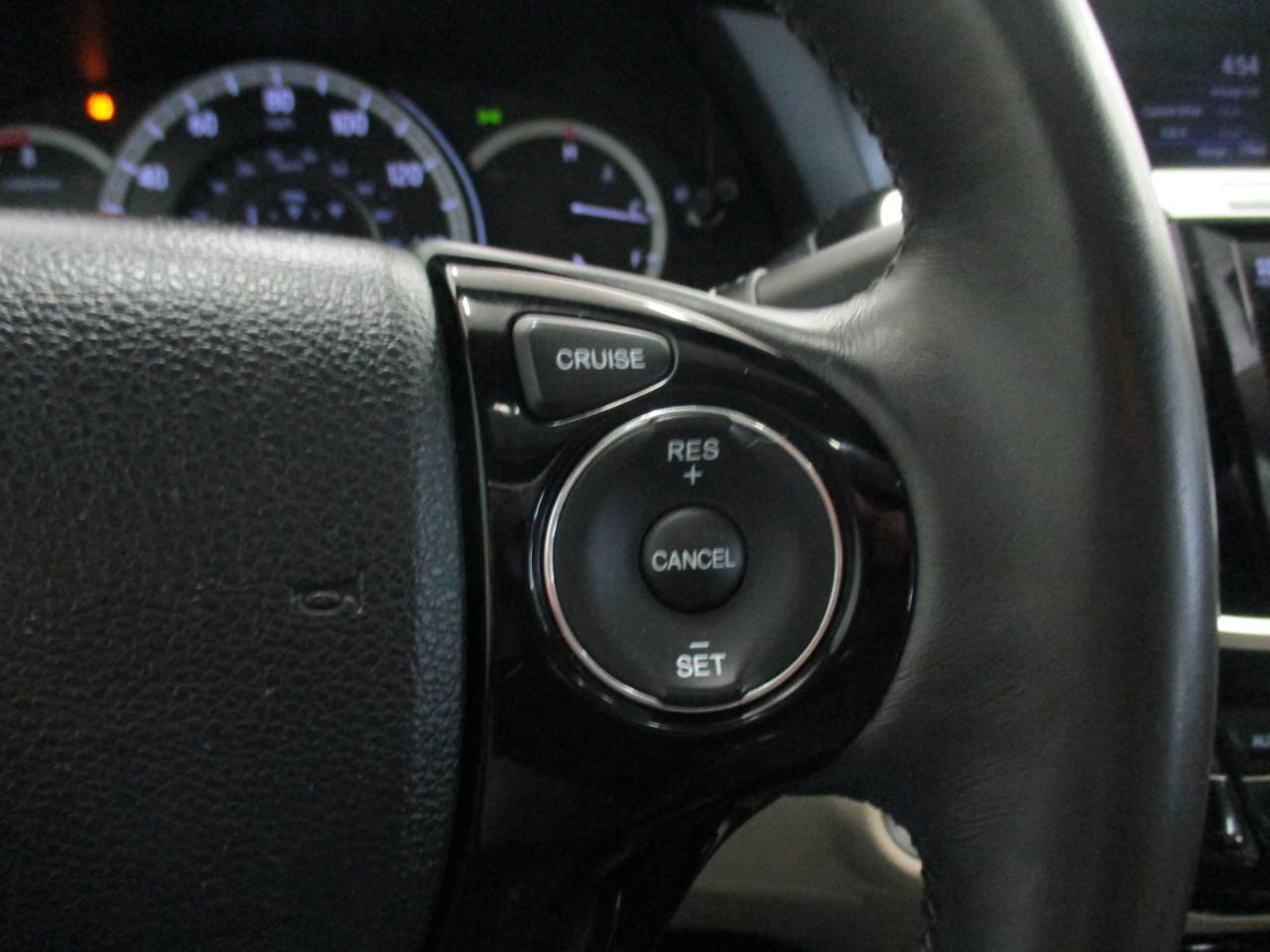 Used 2017 Honda Accord EX-L image 25