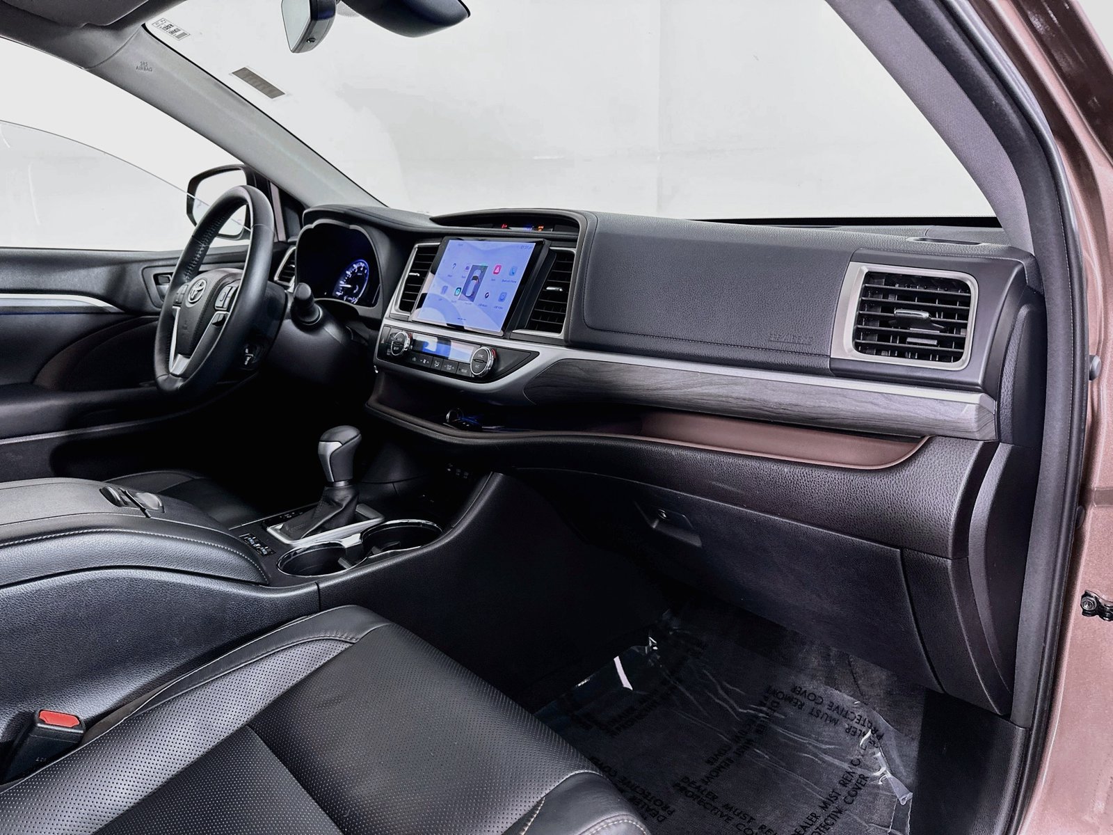 Used 2017 Toyota Highlander Limited Platinum FWD image 32