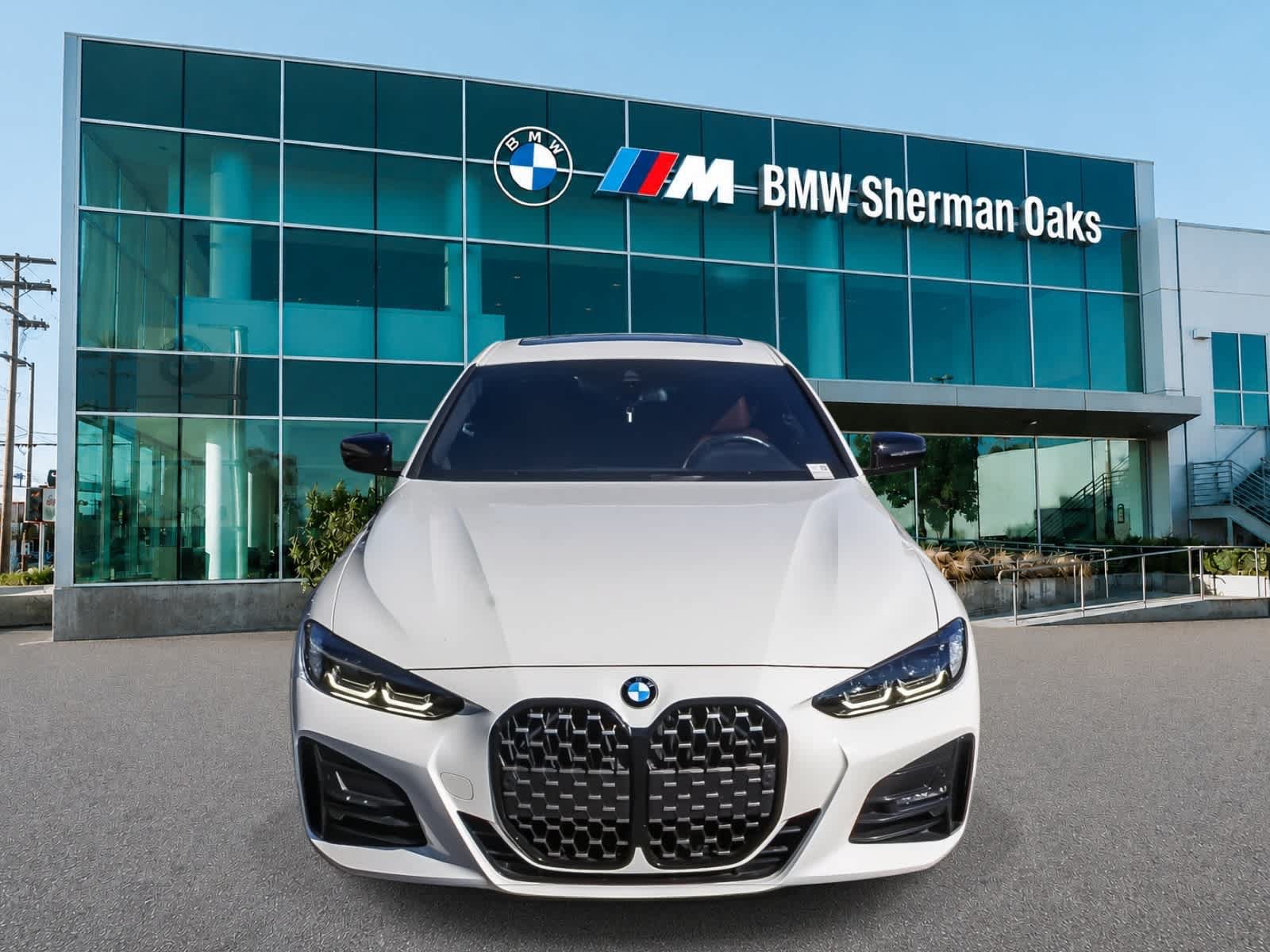 Used 2023 BMW 430i Coupe w/ M Sport Package RWD image 2