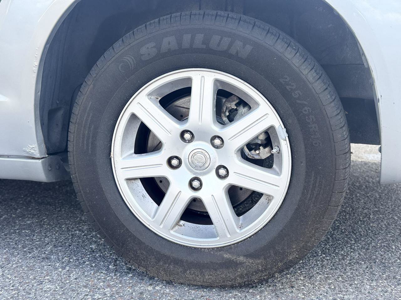 Used 2010 Chrysler Town & Country Touring FWD image 37