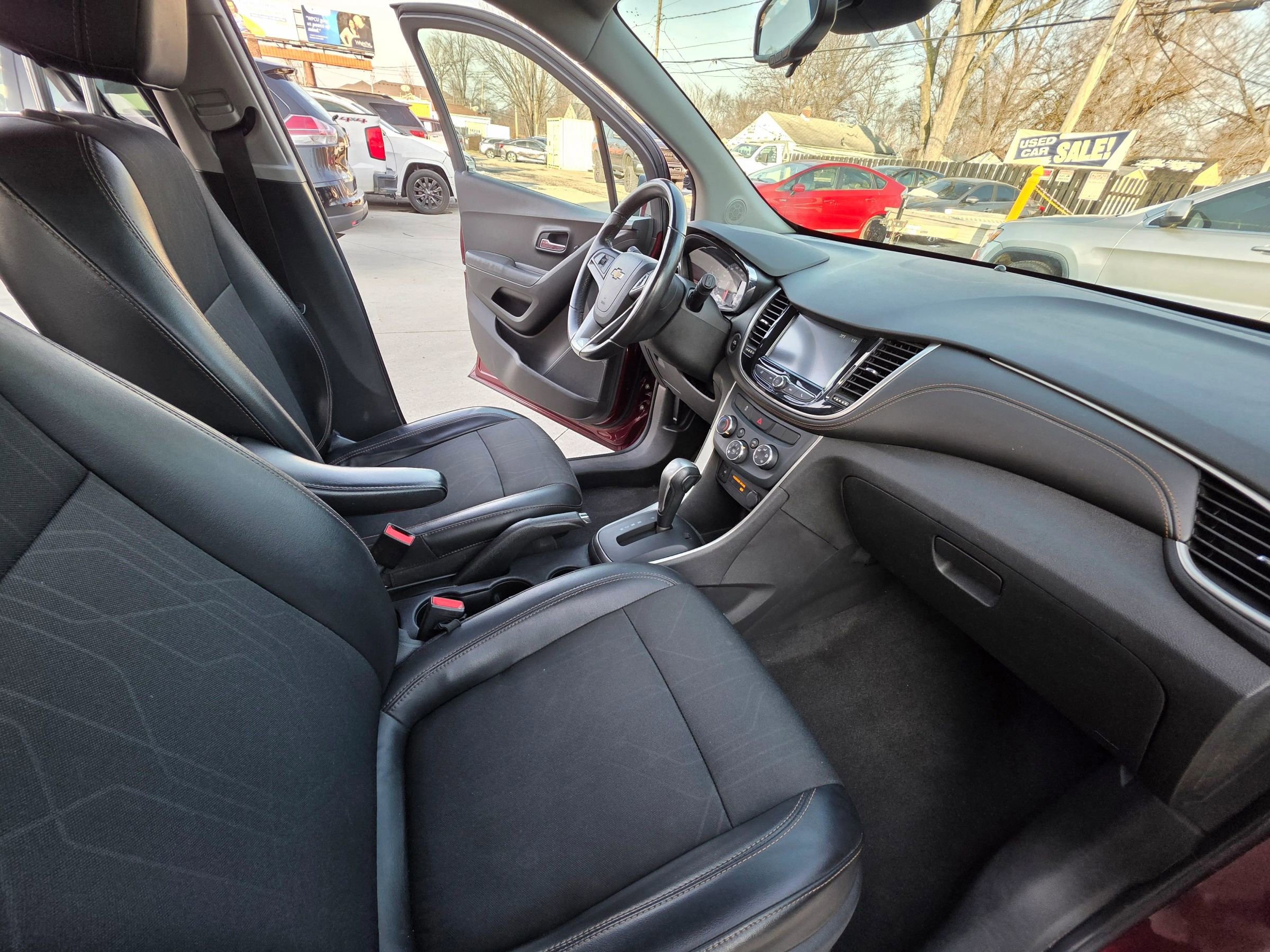 Used 2017 Chevrolet Trax LT w/ LT Convenience Package image 21