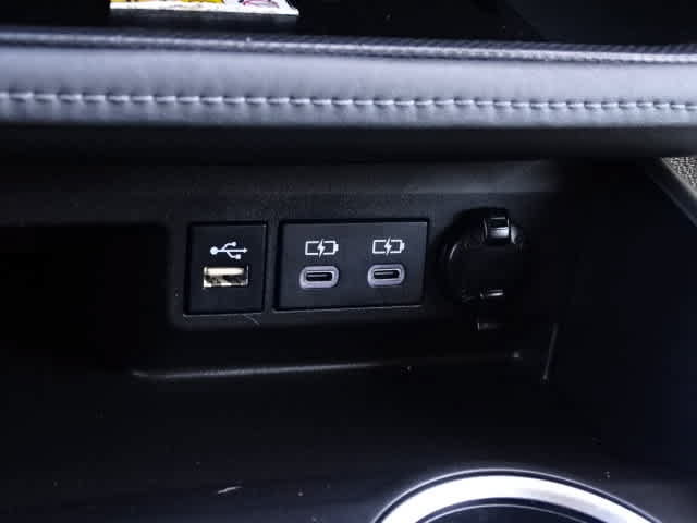 Used 2023 Toyota Highlander XLE FWD image 32