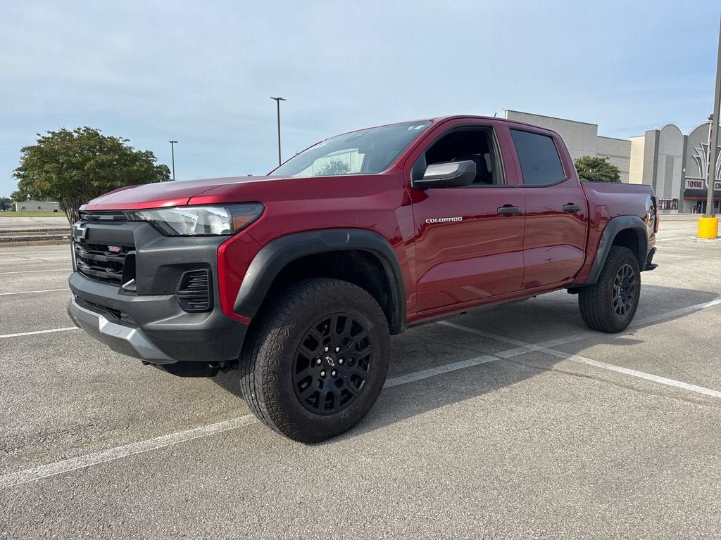 Used 2025 Chevrolet Colorado Trail Boss AWD/4WD image 2