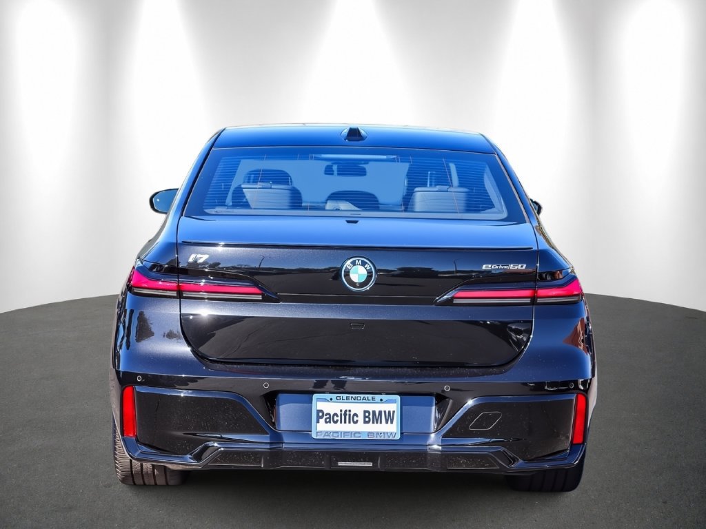 Used 2026 BMW i7 eDrive50 w/ Executive Package RWD image 5
