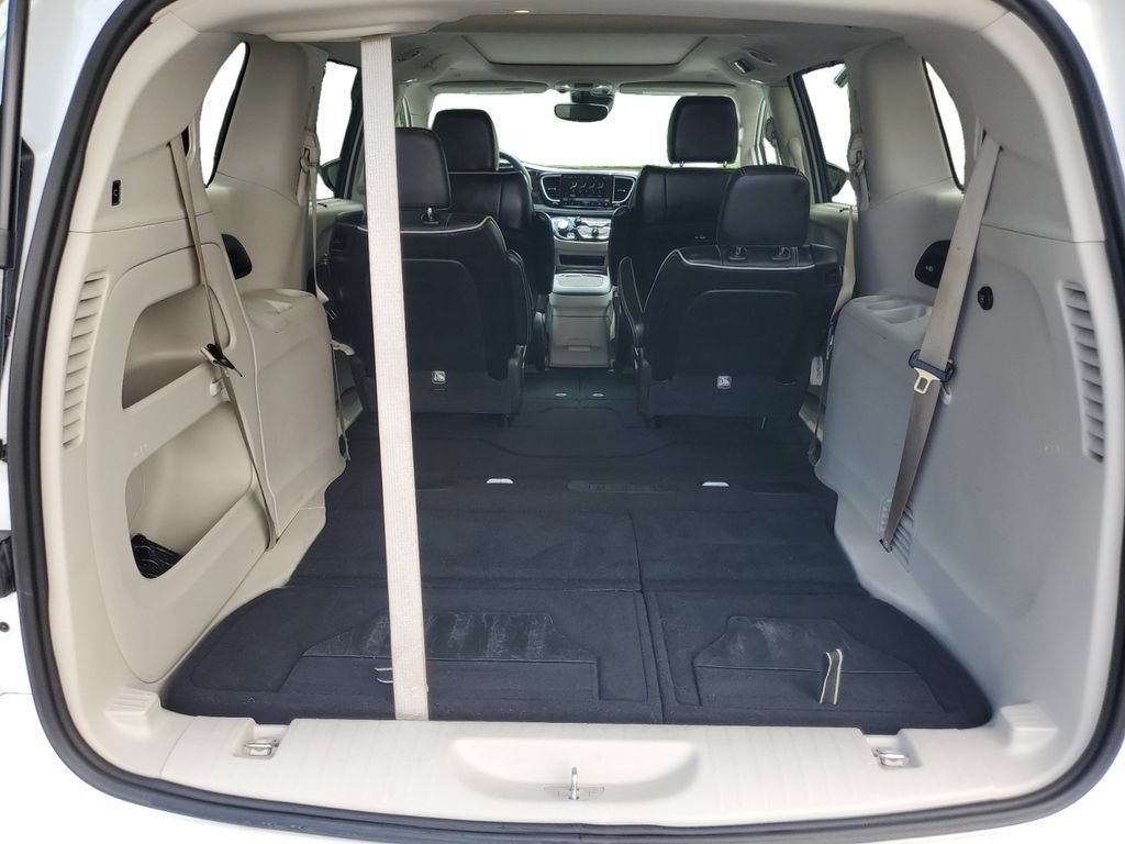 Used 2023 Chrysler Pacifica Limited FWD image 25