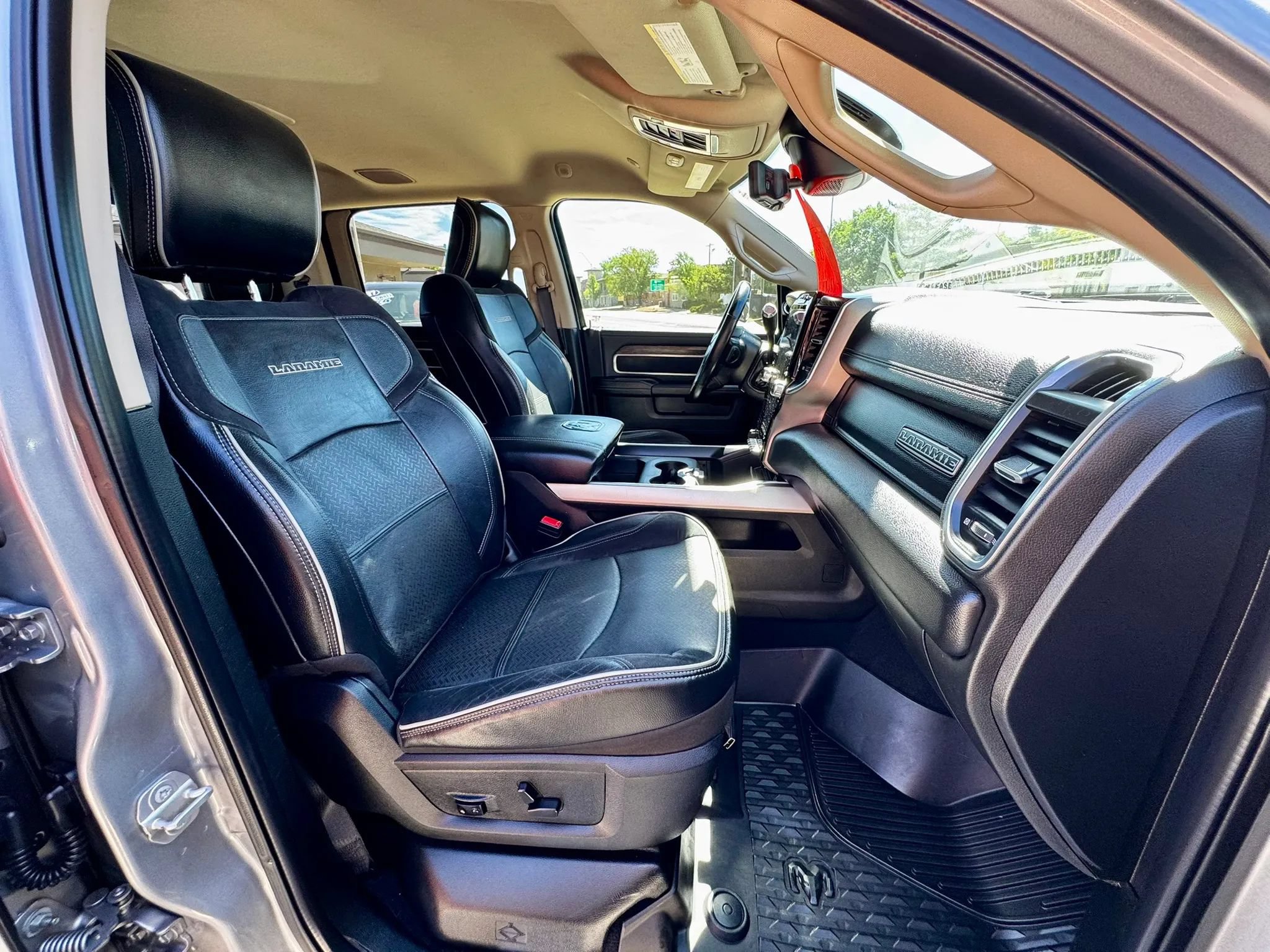 Used 2021 RAM 3500 Laramie AWD/4WD image 17