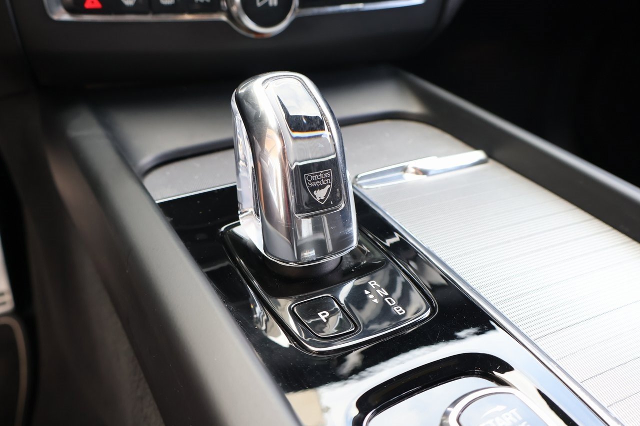 Used 2018 Volvo XC60 T8 R-Design w/ Vision Package image 26