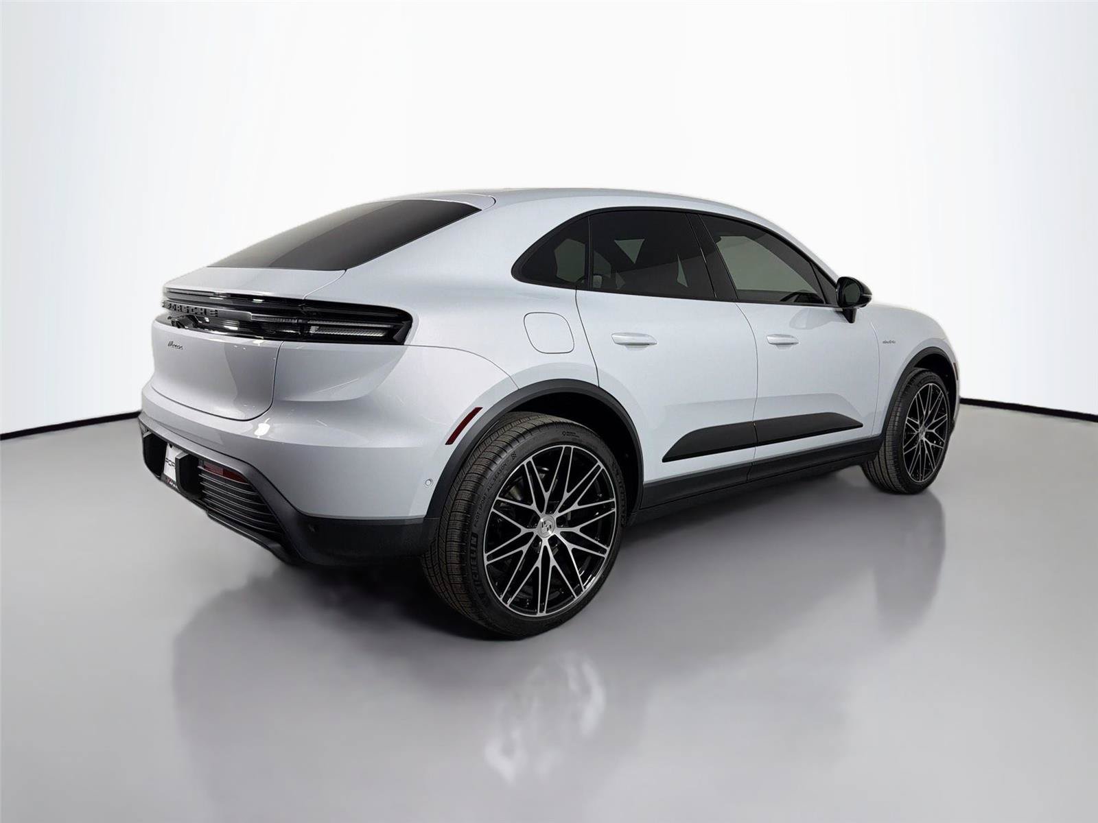 Certified 2026 Porsche Macan 4 Electric RWD image 7
